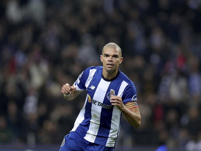 Porto's Pepe celebrates scoring his side's second goal during a Champions League group H soccer match between Porto and Antwerp at Estadio do Dragao in Porto, Portugal, Tuesday, Nov. 7, 2023. (AP Photo/Miguel Pereira)