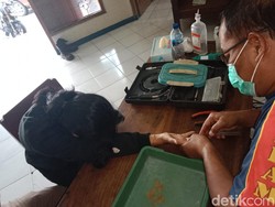 Cincin Tak Bisa Lepas hingga Jari Bengkak, Pasangan Muda Klaten Datangi Damkar