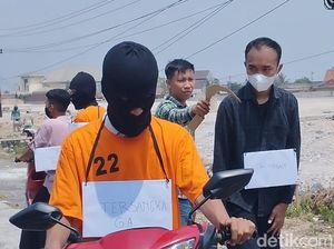 Polisi Gelar Rekonstruksi Tawuran Antarpelajar yang Tewaskan Gilang Polisi Gelar Rekonstruksi Tawuran Antarpelajar yang Tewaskan Gilang