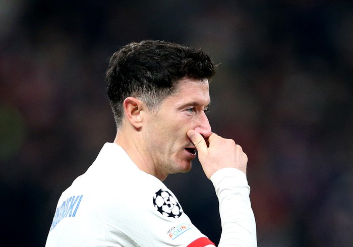 Soccer Football - Champions League - Group H - Shakhtar Donetsk v FC Barcelona - Volksparkstadion, Hamburg, Germany - November 7, 2023 FC Barcelonas Robert Lewandowski reacts REUTERS/Cathrin Mueller