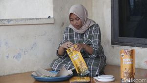 Sajian Unik Keripik Daun Stroberi, Begini Potret Pembuatannya