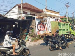 Ustaz Adi Hidayat Hormati Mantram Hindu, Anak Bule Ogah Pulang dari Bali