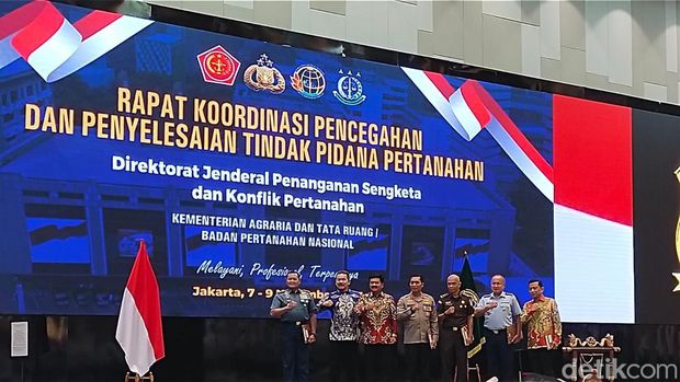 Sejumlah personel Satgas Antimafia Tanah diberikan penghargaan setelah menuntaskan sengketa tanah seluas 48 hektare (ha) milik TNI. (Tina Susilawati/detikcom)