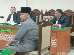 Sidang Perdana Penistaan Agama Dihujani Interupsi Panji Gumilang