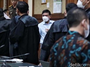 Tok! Johnny G Plate Divonis 15 Tahun Penjara