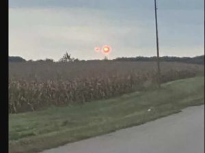 UFO Berpendar Merah di Langit Terekam Kamera