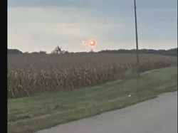 UFO Berpendar Merah di Langit Terekam Kamera