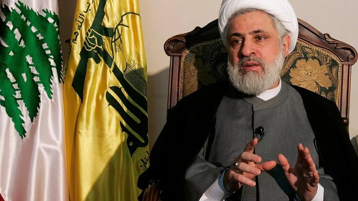 Wakil pemimpin Hizbullah, Sheikh Naim Qassem Lebanons Hezbollah deputy leader Sheikh Naim Kassem speaks during an interview with Reuters at his office in Beiruts suburbs March 18, 2010. (File photo: Reuters)