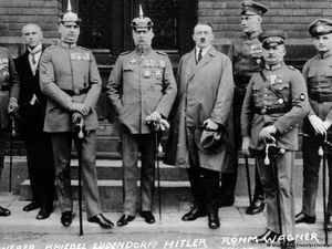 100 Tahun Lalu, Hitler Coba Melakukan Kudeta Tapi Gagal 100 Tahun Lalu, Hitler Coba Melakukan Kudeta Tapi Gagal
