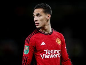 Berbatov ke Antony: Jangan Banyak Gaya, Main Simpel Saja