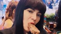 Dinar Candy Doyan Makan Es Krim hingga Jajanan Pasar