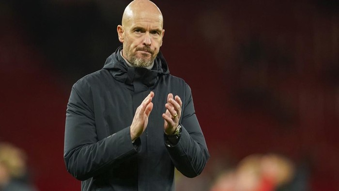 Manchester Uniteds head coach Erik ten Hag applauds at the end of EFL Cup fourth round soccer match between Manchester United and Newcastle at Old Trafford stadium in Manchester, England, Wednesday, Nov. 1, 2023. (AP Photo/Dave Thompson)