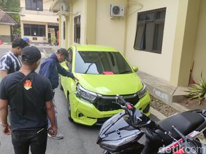 Mobil Pameran Tabrak Pengunjung Mal Semarang Berujung Sales Jadi Tersangka Mobil Pameran Tabrak Pengunjung Mal Semarang Berujung Sales Jadi Tersangka
