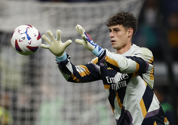 Kepa Arrizabalaga Soccer Football - LaLiga - Real Madrid v Rayo Vallecano - Santiago Bernabeu, Madrid, Spain - November 5, 2023 Real Madrid's Kepa Arrizabalaga during the warm up before the match REUTERS/Juan Medina