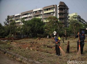 Kerja Bakti Antisipasi Musim Hujan di Rusun Marunda
