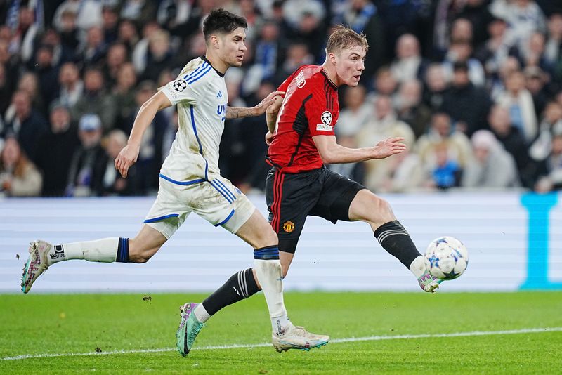 FC Copenhagen's Kevin Diks, left, and Manchester United's Rasmus Hojlund, right, challenge for the ball during the Champions League Group A soccer match between FC Copenhagen and Manchester United in Copenhagen, Denmark, Wednesday, Nov. 8, 2023. (Liselotte Sabroe/Ritzau Scanpix via AP)