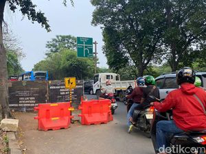 Macetnya Jl TB Simatupang di Jam Pulang Kerja, Proyek Galian di Mana-mana