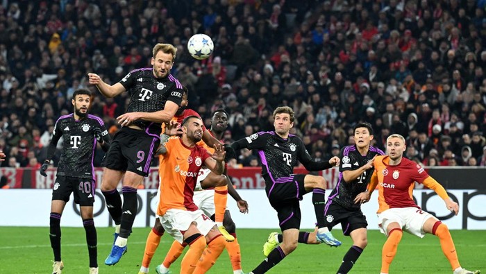 Soccer Football - Champions League - Group A - Bayern Munich v Galatasaray - Allianz Arena, Munich, Germany - November 8, 2023 Bayern Munichs Harry Kane scores their first goal REUTERS/Angelika Warmuth