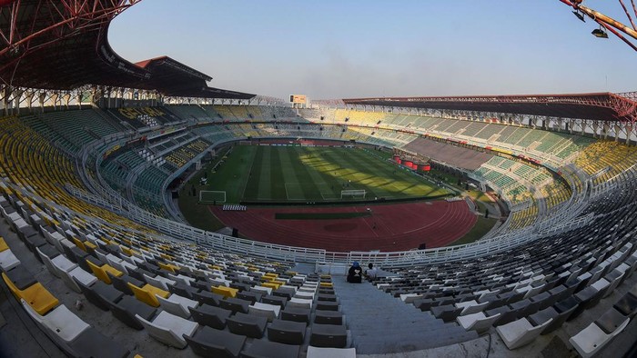 Melihat Persiapan Stadion GBT Jelang Piala Dunia U-17 2023 Suasana Stadion Gelora Bung Tomo (GBT) jelang pembukaan Piala Dunia U-17 2023 di Surabaya, Jawa Timur, Rabu (8/11/2023). Stadion berkapasitas 46.000 penonton tersebut akan menjadi lokasi pembukaan Piala Dunia U-17 2023 pada 10 November mendatang yang akan dihadiri Presiden Joko Widodo dan Presiden FIFA Gianni Infantino.