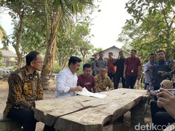 Menteri Hadi Tjahjanto Bagikan Sertifikat Tanah Door to Door di Bangka