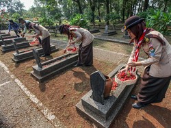 3 Doa Ziarah Makam Pahlawan 10 November dalam Islam