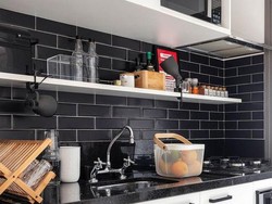 4 Bahan Efektif Bersihkan Sela-sela Keramik Lantai di Rumah