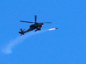 Penampakan Helikopter Apache Israel Bombardir Gaza