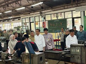 Jokowi Akan Kirim Mobil Listrik ke SMKN 1 Purwakarta untuk Praktik Siswa