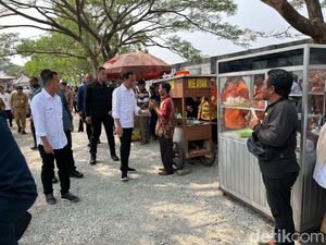 Usai Resmikan PLTS Terapung Cirata, Jokowi Tinjau Pasar Citeko