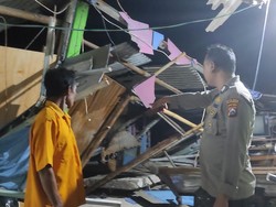 3 Rumah di Bojonegoro Roboh Disapu Angin Puting Beliung