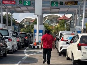 Antre 34 Menit, Anggota DPR Kritik Sistem Pembayaran Parkir di Bandara Bali Antre 34 Menit, Anggota DPR Kritik Sistem Pembayaran Parkir di Bandara Bali