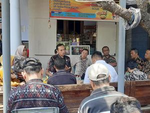 Warga yang Sumurnya Tercemar Rembesan Minyak di Kediri Minta Kompensasi Warga yang Sumurnya Tercemar Rembesan Minyak di Kediri Minta Kompensasi