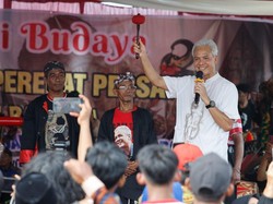 Beri Gamelan ke Seniman, Ganjar Harap Seni Budaya Sumut Makin Berkembang