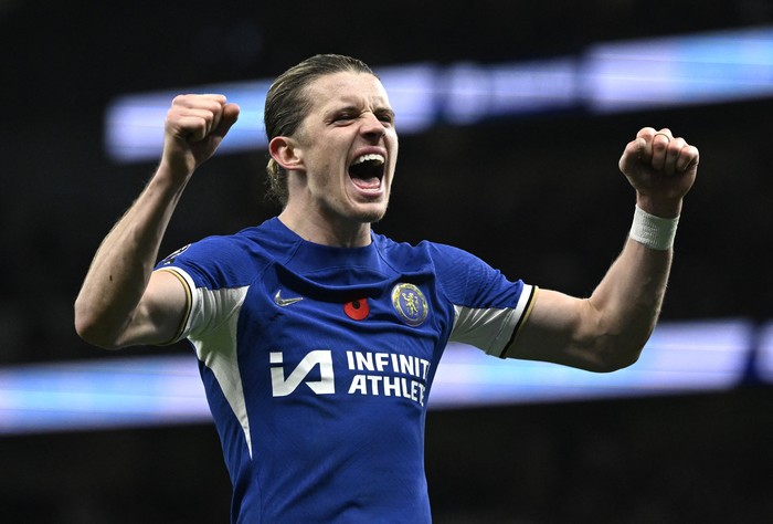 Soccer Football - Premier League - Tottenham Hotspur v Chelsea - Tottenham Hotspur Stadium, London, Britain - November 6, 2023 Chelseas Conor Gallagher celebrates after Nicolas Jackson scores their third goal REUTERS/Tony Obrien NO USE WITH UNAUTHORIZED AUDIO, VIDEO, DATA, FIXTURE LISTS, CLUB/LEAGUE LOGOS OR LIVE SERVICES. ONLINE IN-MATCH USE LIMITED TO 45 IMAGES, NO VIDEO EMULATION. NO USE IN BETTING, GAMES OR SINGLE CLUB/LEAGUE/PLAYER PUBLICATIONS.