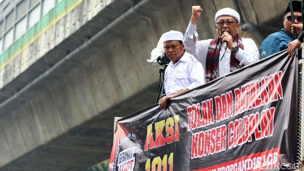 Geranati LGBT Demo Tolak Coldplay di Mabes Polri