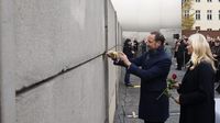 Ornamen Mawar Jadi Peringatan Runtuhnya Tembok Berlin