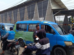 Duh! Angkot Ngetem Bikin Macet di Stasiun Bojonggede Bogor