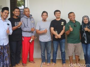 Air Mata Enuh Lulusan ITB Menggelandang Menetes Coba Ingat Temannya Air Mata Enuh Lulusan ITB Menggelandang Menetes Coba Ingat Temannya