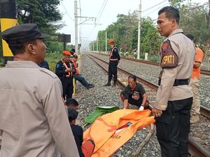 Nenek Misterius Tewas Tertabrak KA di Rel Purwosari Solo Nenek Misterius Tewas Tertabrak KA di Rel Purwosari Solo
