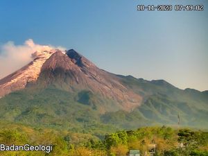 Guguran di Gunung Merapi Pagi Tadi, Jarak Luncur 1 Km Guguran di Gunung Merapi Pagi Tadi, Jarak Luncur 1 Km