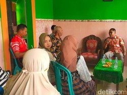 Guru SMPN 1 Kedungadem Bojonegoro yang Siram HP Siswa Tanggung Biaya Servis