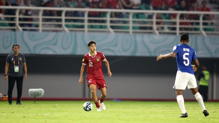 Selesai sudah babak pertama Indonesia vs Ekuador di Piala Dunia U-17 2023. Diwarnai gol yang dianulir VAR, skor sementara 1-1.