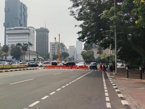 Jalan Merdeka Barat Ditutup Jelang Demo Penolakan Konser Coldplay