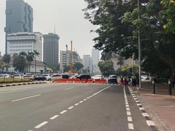 Jalan Merdeka Barat Ditutup Jelang Demo Penolakan Konser Coldplay