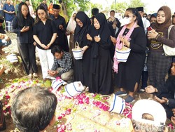 Istri Ungkap Kondisi Terakhir Cak Diqin Sebelum Wafat: Drop Nggak Mau Makan