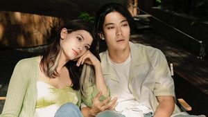 Foto: Kemesraan Cosplayer Karina Coser & Suami yang Terseret Ombak di Bali