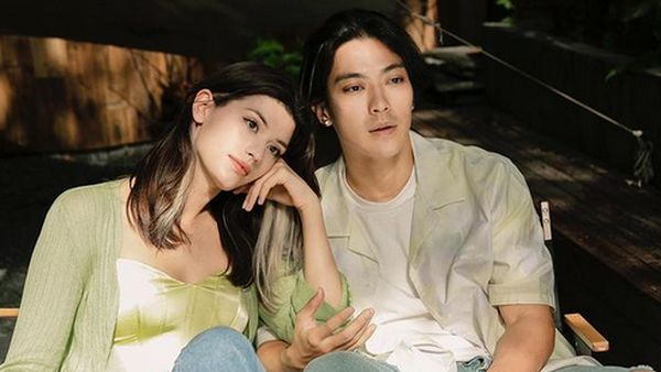 Foto: Kemesraan Cosplayer Karina Coser & Suami yang Terseret Ombak di Bali