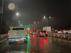 Gerbang Tol Krukut 3 Arah Margonda Depok Macet Malam Ini