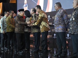 Kemenhub Raih Penghargaan Terbaik Pertama Anugerah Layanan Investasi