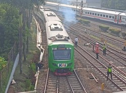Rangkaian Kereta Feeder Sempat Anjlok di Stasiun Bandung